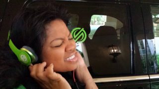 Sonja Williams pretending to be in an Apple's BEATS commercial. It didn't really work out.